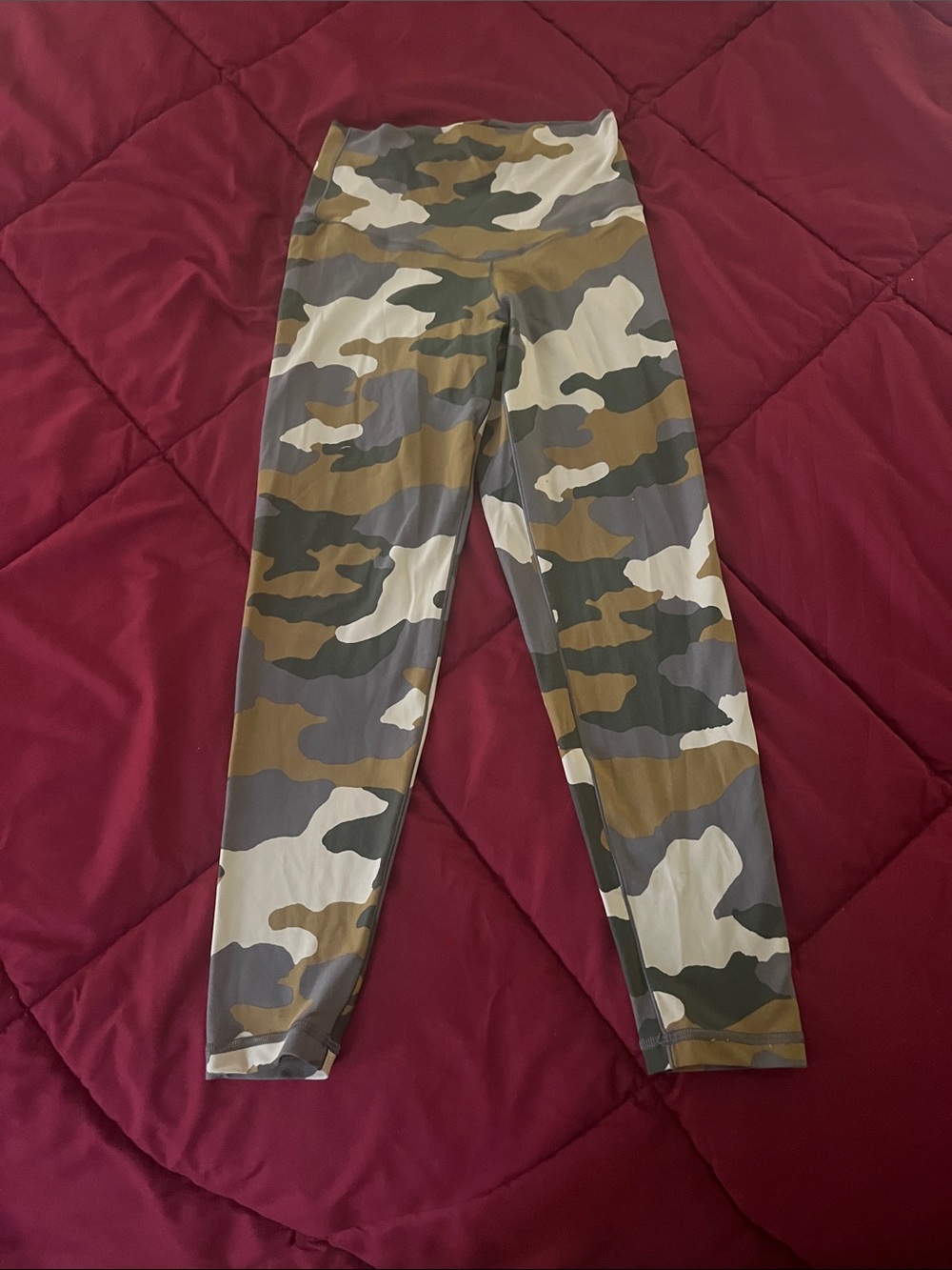 Aerie Offline Camouflage 3/4 Length Leggings Size M Excellent Condition